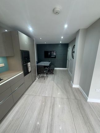 5, Willingale Close, Woodford Green photo 3