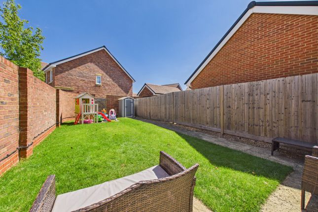 8, Yeomans Lane, Camberley photo 4
