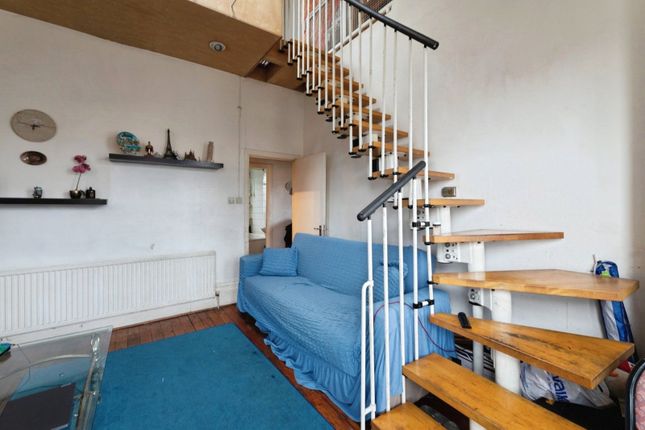 Flat 3, 38A,, Mansfield Road, Ilford photo 3