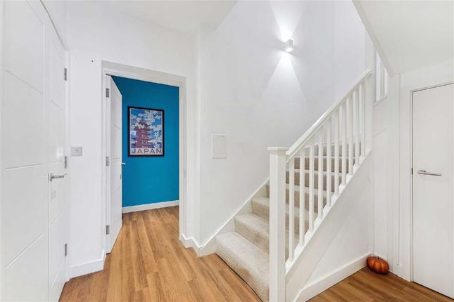 Flat for sale in Singer Mews, London