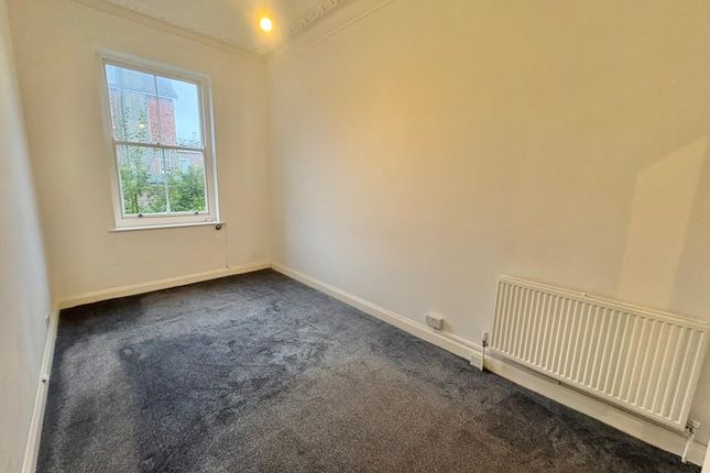 Flat 3 Kempston, Eastbourne photo 5