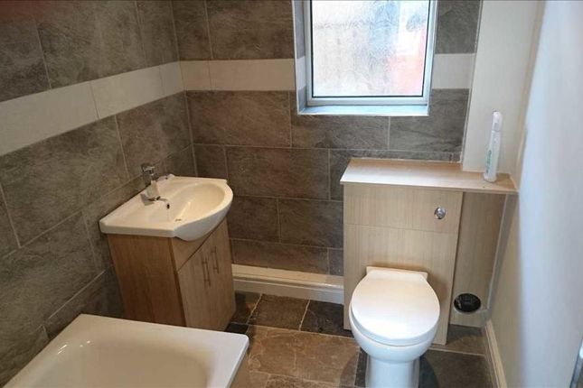 Flat to rent in Flixton Road, Urmston, Manchester