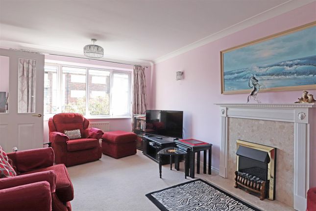Flat 16 Holmesdale Manor, 89, Ladbroke Road, Redhill photo 2