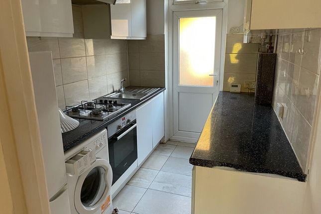 Terraced house to rent in Glenister Park Road, London