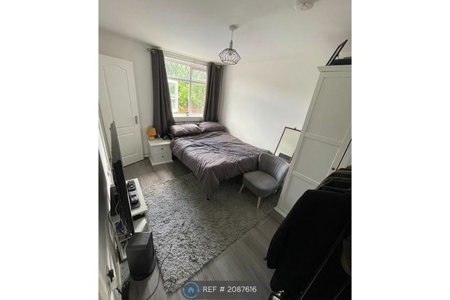 Terraced house to rent in Cobham, London