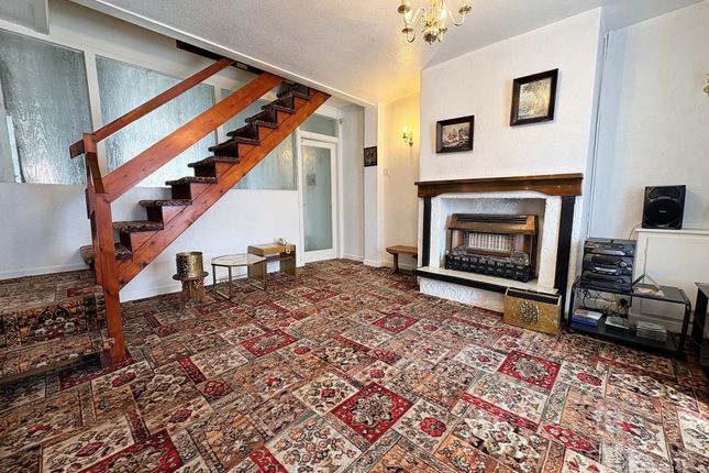 661 Blackburn Road, Bolton photo 3