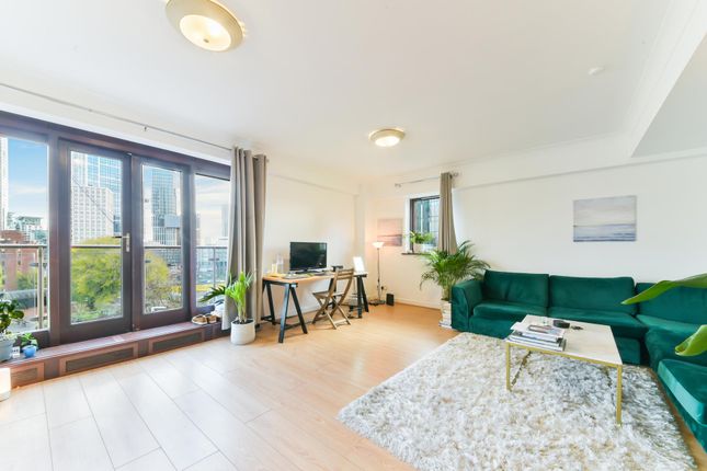 Flat 21 Elm Quay Court 30, Nine Elms Lane, London photo 3