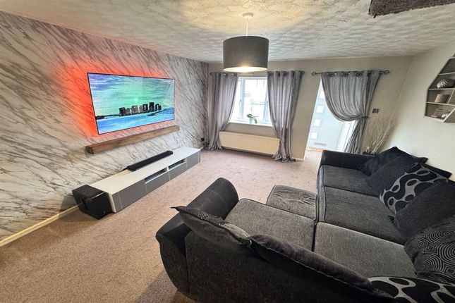 11 Longmeade Drive, High Peak photo 3