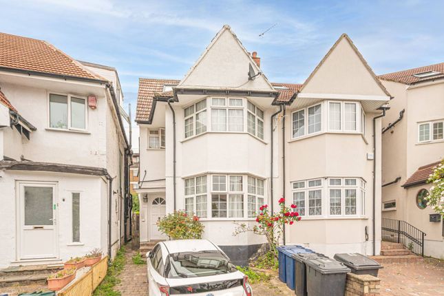 Thumbnail Studio to rent in Clifton Gardens, Temple Fortune, London