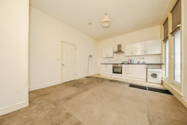 Flat 1, 8-10, West Avenue, Clacton-On-Sea photo 2