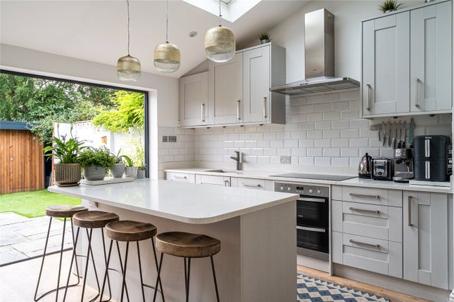 12, Rosedene Avenue, London photo 2