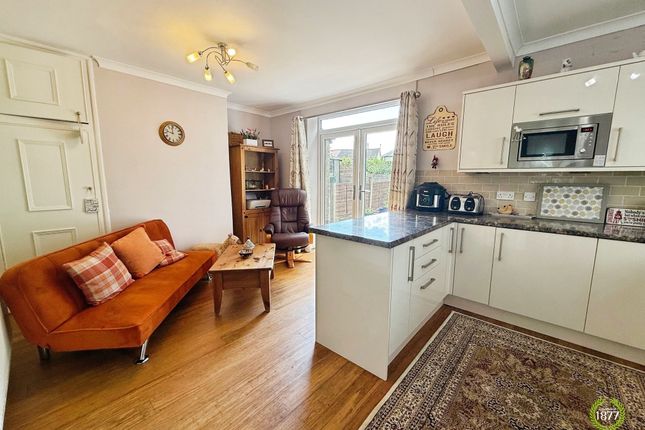 395 Rossendale Road, Burnley photo 4