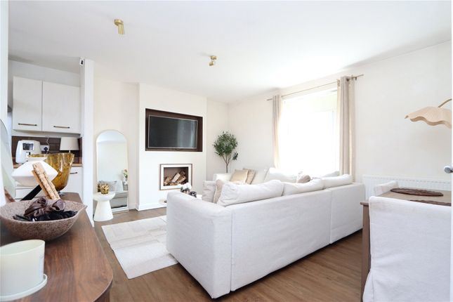 Flat 5, 5, Ellerman Square, Brooklands photo 2