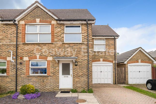 Thumbnail Property for sale in Sandwick Close, London