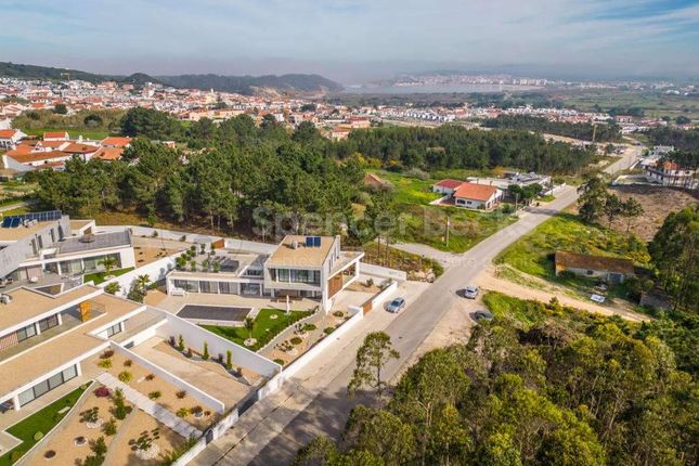 Detached house for sale in Salir Do Porto, Leiria, Portugal