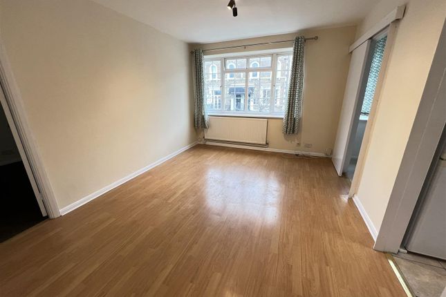 27C,, Russell Road, London photo 3
