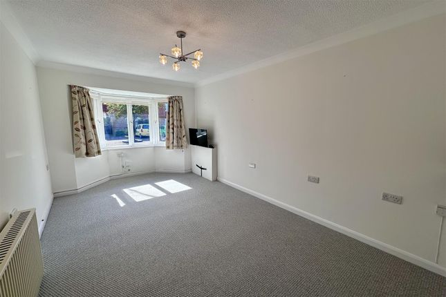52 Allingham Court, Summers Road, Farncombe photo 3