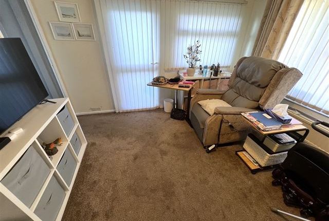 54, Cliffdale Gardens, Portsmouth photo 5