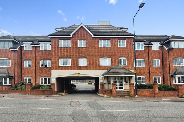 2-bed flat on Flat 12, Chilton Place, Park Street, Aylesbury, £200,000