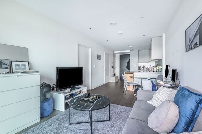 2 UPPER RIVERSIDE, Cutter Lane, London photo 2