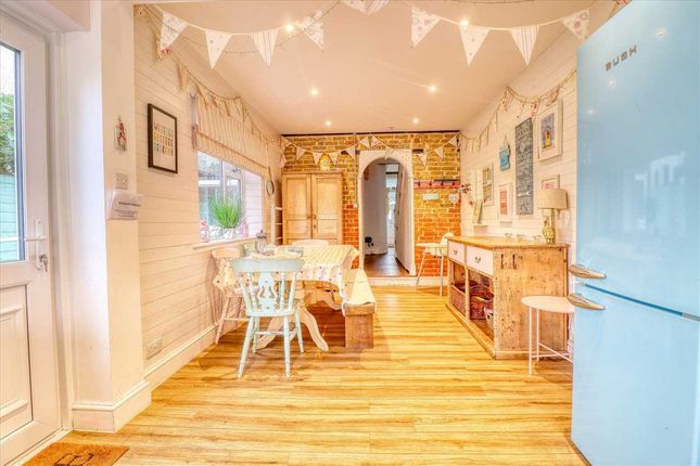 20, Woodberry Way, Walton on the naze photo 4