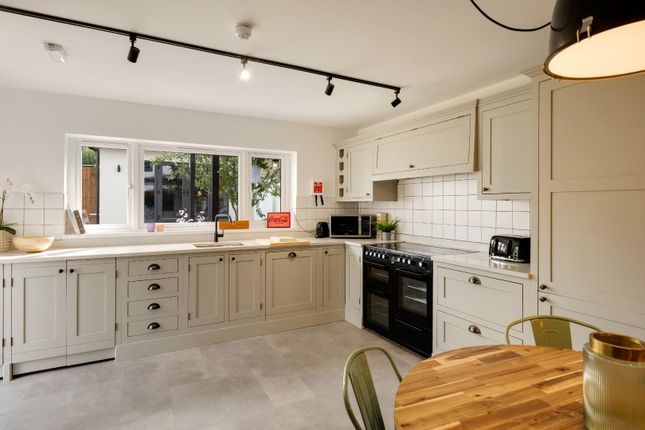 574, Southmead Road, Westbury-On-Trym photo 2