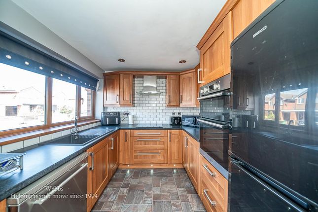 30, Gainsbrook Crescent, Cannock photo 3