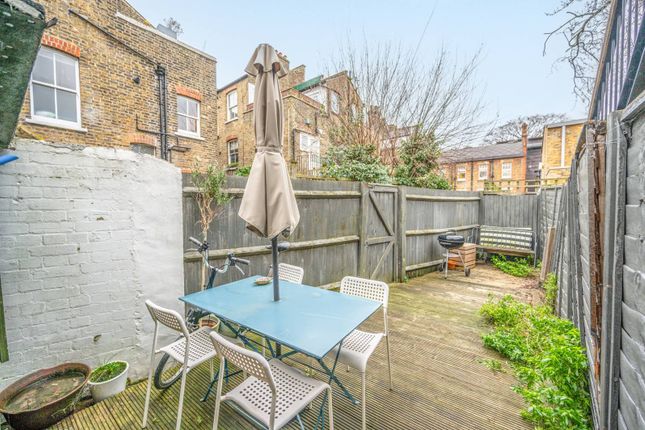 Flat for sale in Wixs Lane, Clapham Junction, London