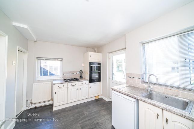 9, Grange Avenue, Walsall photo 3