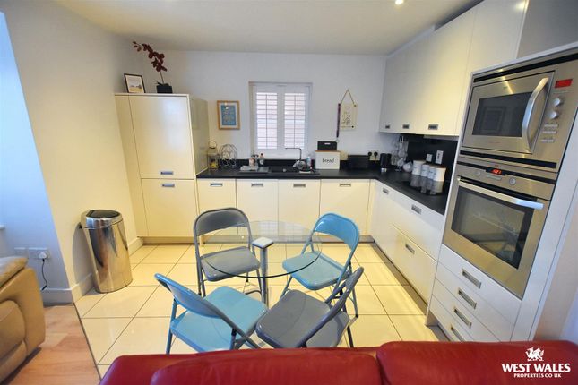 4, Rhodewood, Saundersfoot photo 3