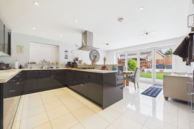 28, Glasspool Road, Wokingham photo 3