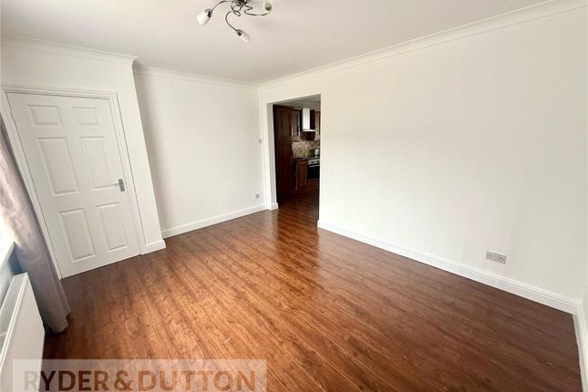 10, Hazel Grove, Oldham photo 3