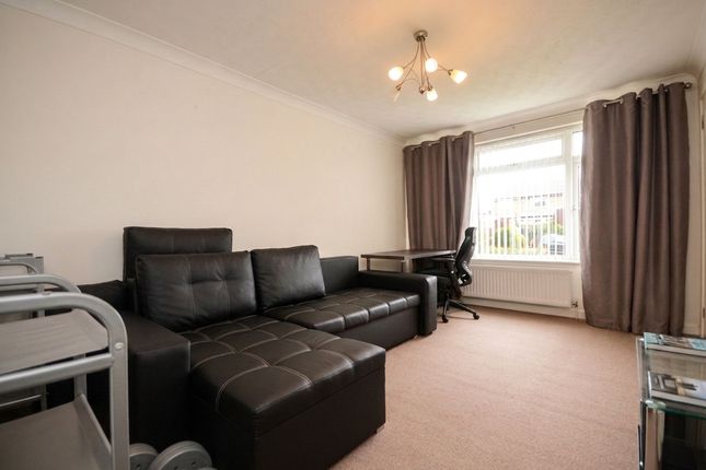 2 Harebell Walk, High Wycombe photo 3