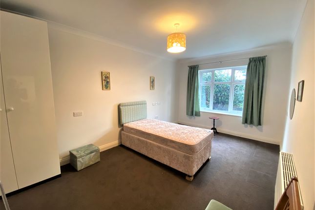 Property to rent in Fernhill Road, Blackwater, Camberley