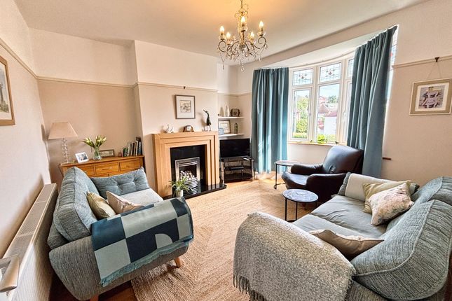 8 Oaklands Drive, Bridgend photo 2