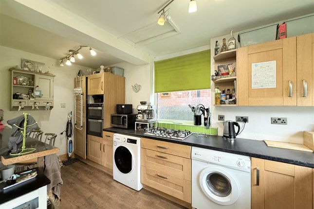 11, Shaw Hall Avenue, Hyde photo 3