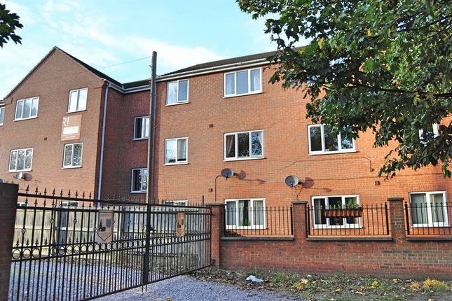 Flat to rent in University Court, Grantham