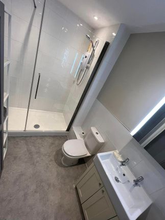 Flat 6 Cloverdale Court, Anning Road, Lyme Regis, Dorset photo 5