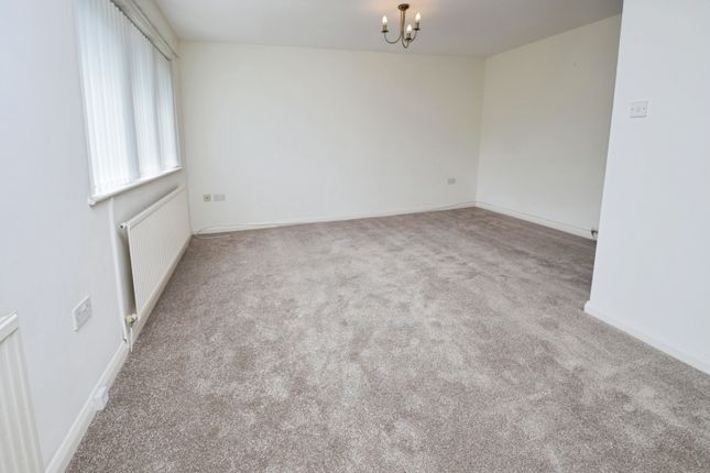 8, The Court, Shipley, Bradford photo 4