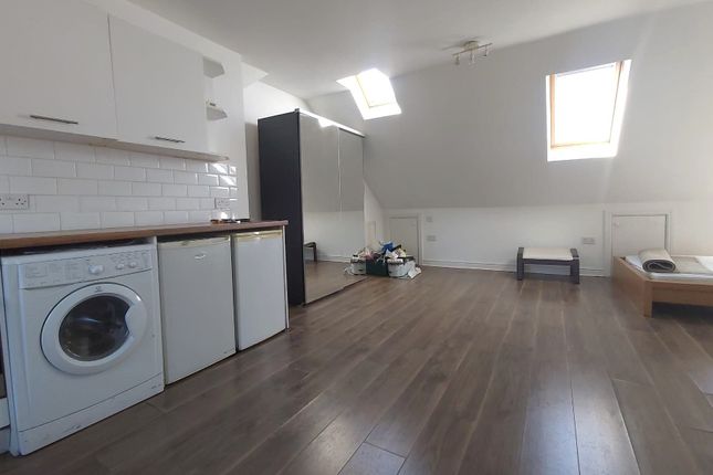 Flat 3, 10 Melrose Avenue, London photo 4
