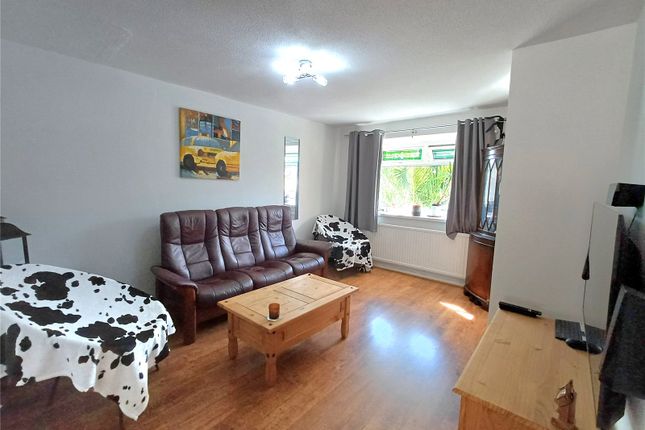 32, Hazeldene Avenue, Bridgend photo 4