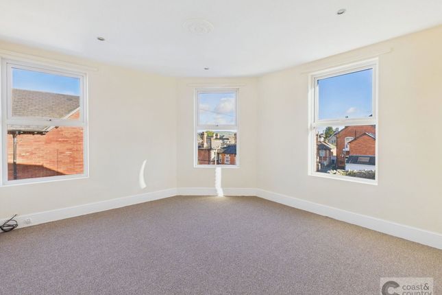 4 Hilton Road, Newton Abbot photo 2