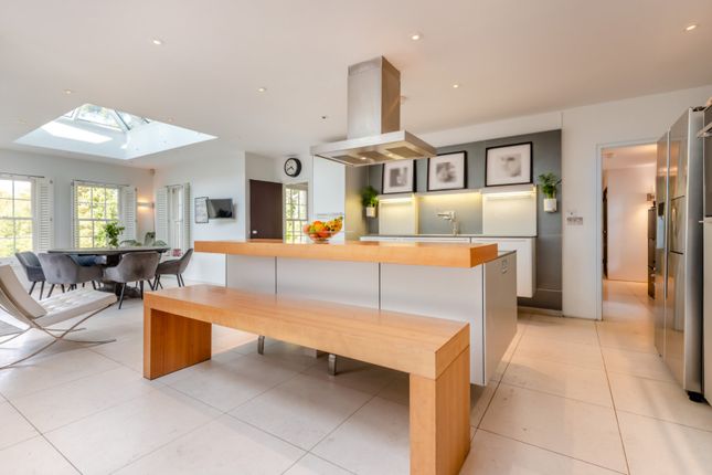 Kitchen/B'fast Room