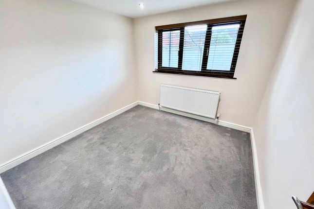 3 Castle Meadow Close, Newport Pagnell photo 4
