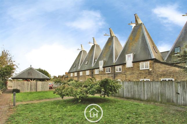 1-bed flat on The Oast House, Flat 4, London Road, Teynham, £160,000
