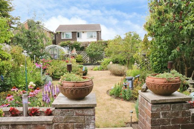8, Meadowbrook Close, Slough photo 2