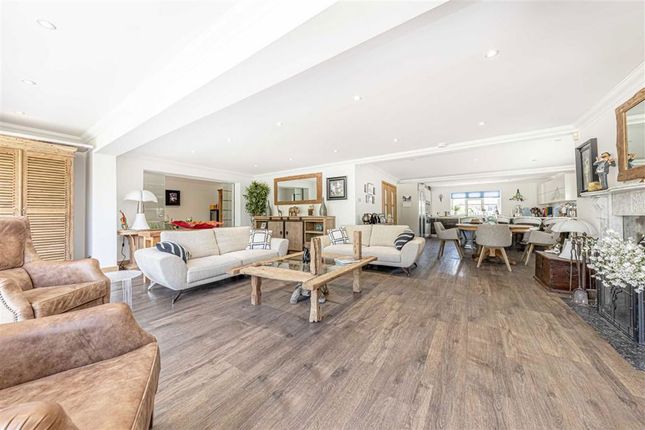 5, Kingswood Creek, Wraysbury Staines photo 3