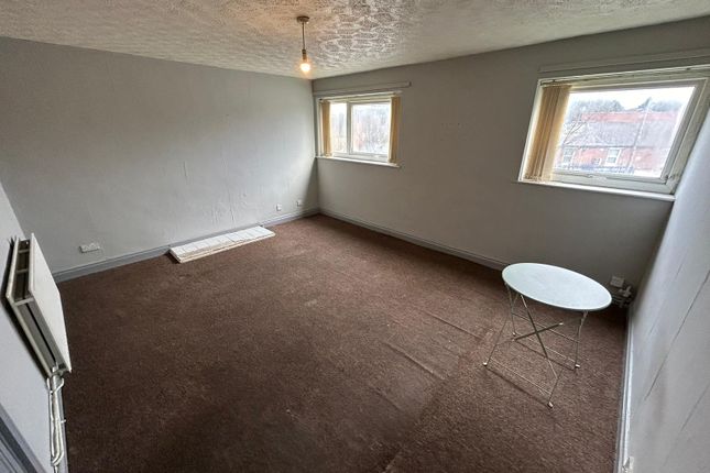Flat to rent in St. Cecilia Close, Kidderminster