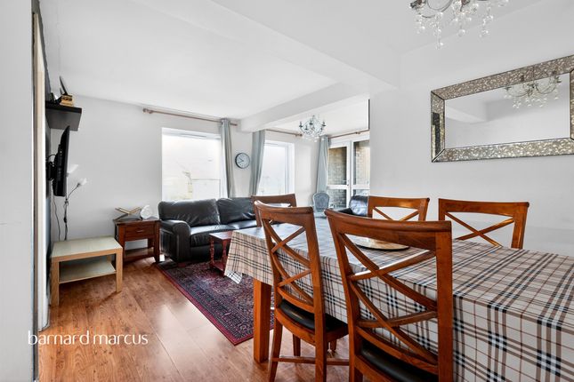 4, Dunsfold Court, Blackbush Close, Sutton photo 4