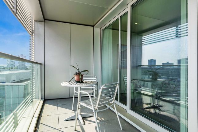 Flat to rent in Albion Riverside, Hester Road